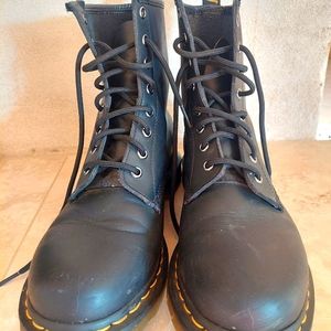 Doc Martens smooth leather boots women size 10.